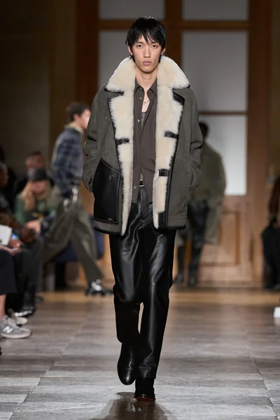 Look 12